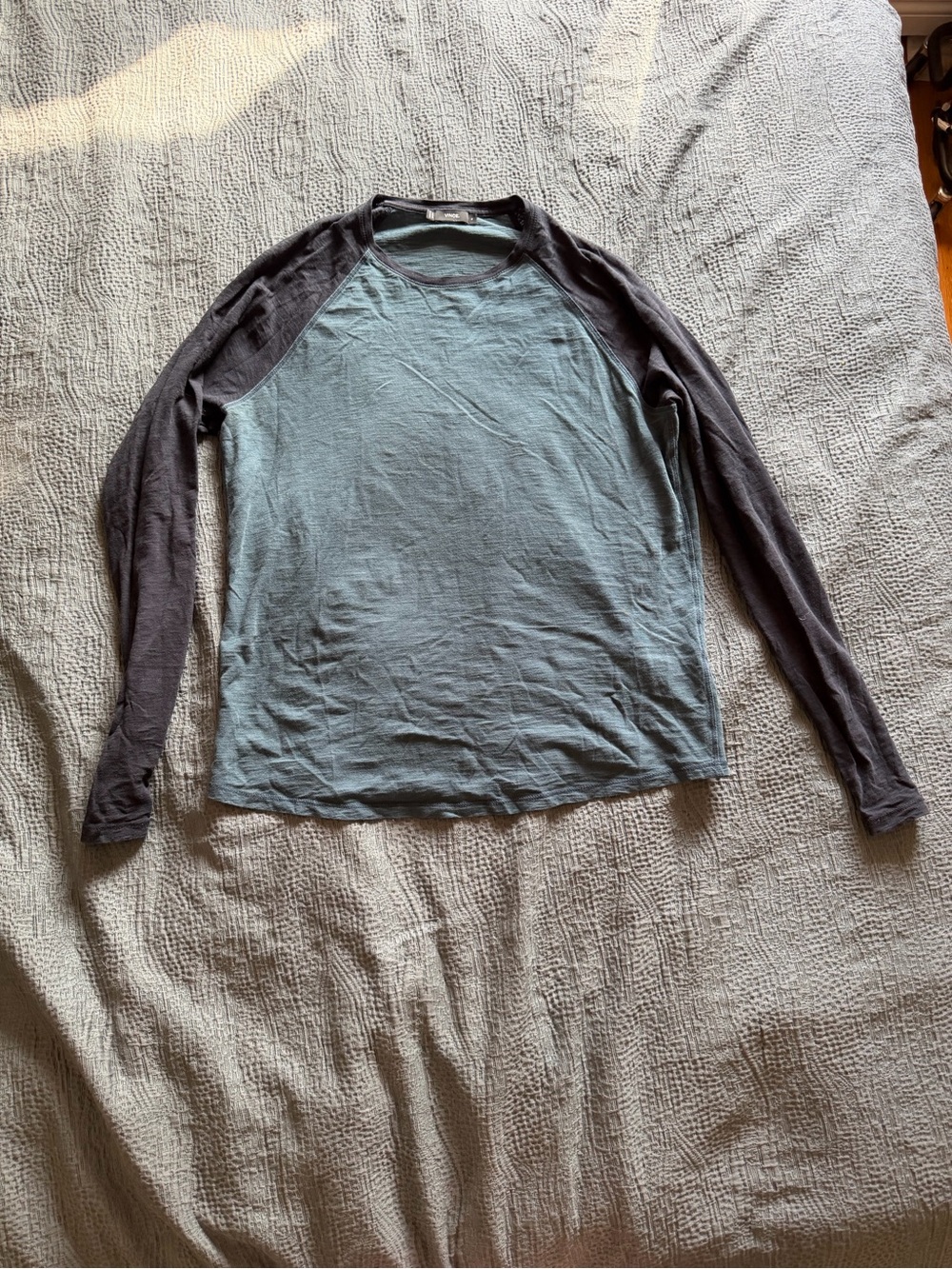 Vince Two-Tone Long-Sleeve Raglan Shirt - Slate Blue & Charcoal